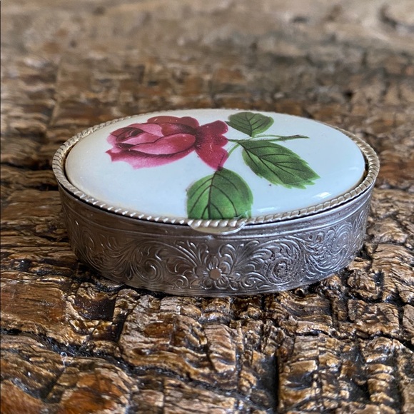 🌹Vintage🌹Rose Pill Box - Picture 4 of 8